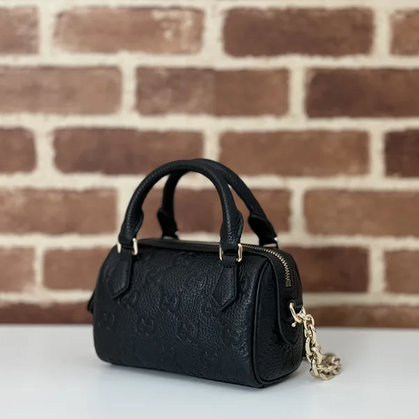 Gucci GG Emblem medium boston bag in Black Leather product view 2