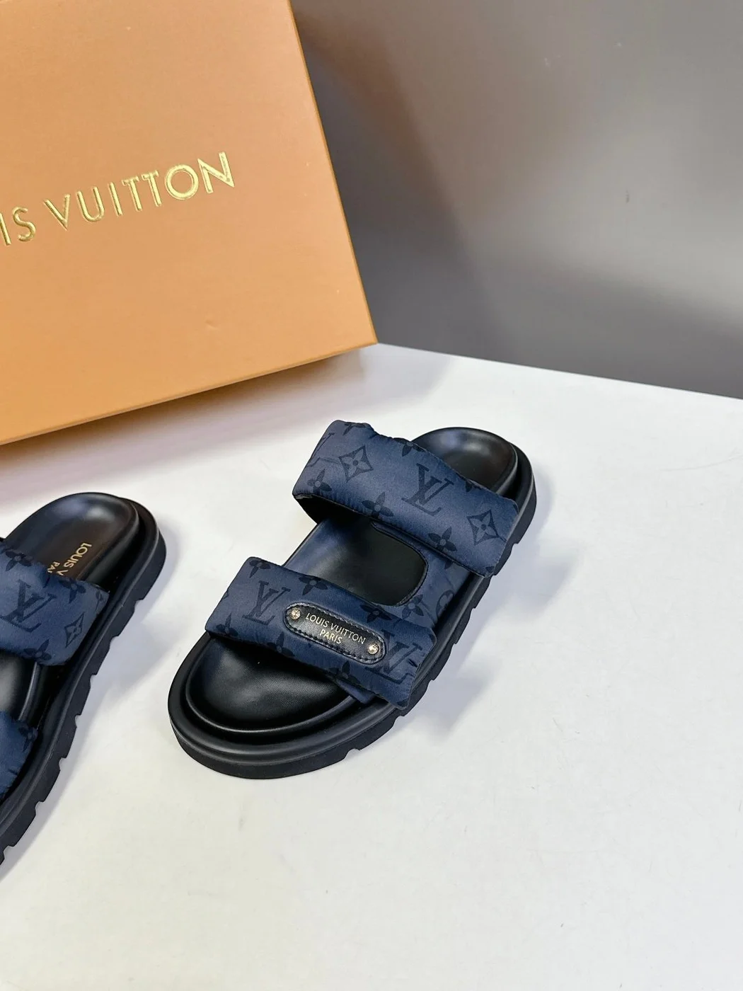 Louis Vuitton Women Blue Fabric Leather Sandals product view 4