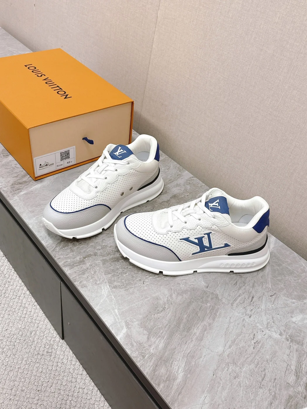 Louis Vuitton Women White Leather Sneakers With Blue Accents product view 3