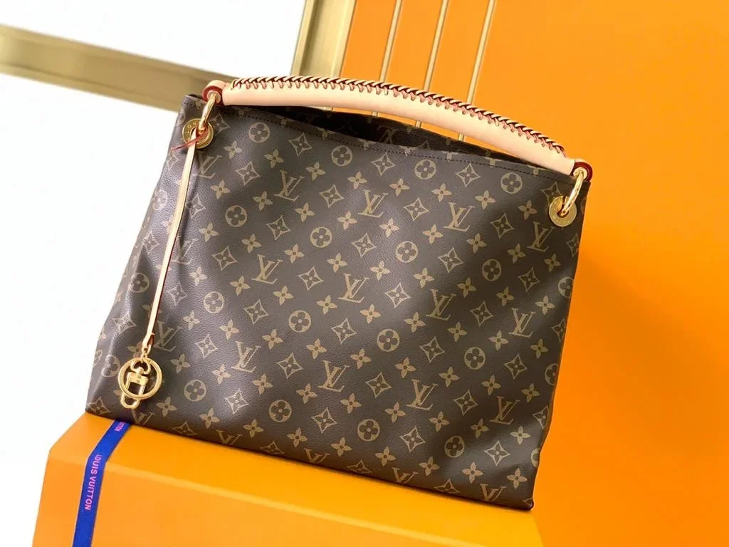 Louis Vuitton Artsy MM Monogram Bag product view 1