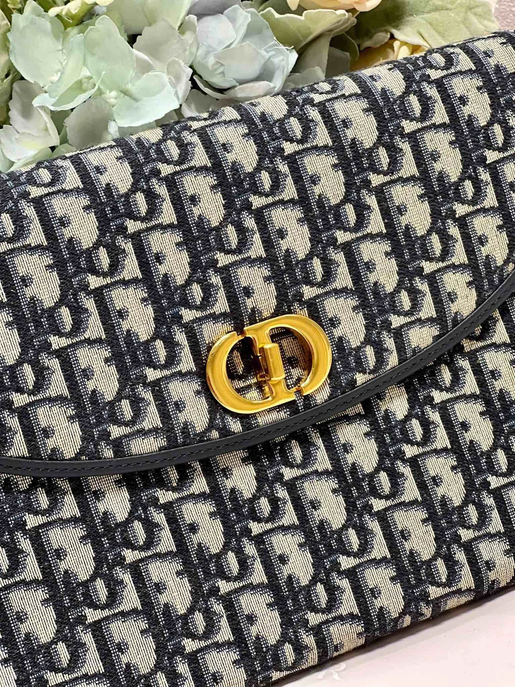Dior 30 Montaigne Avenue Monogram Handbag 30x18x2cm product view 5