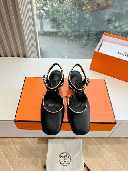 Hermès Women Black Leather Trimmed Heels product view 1