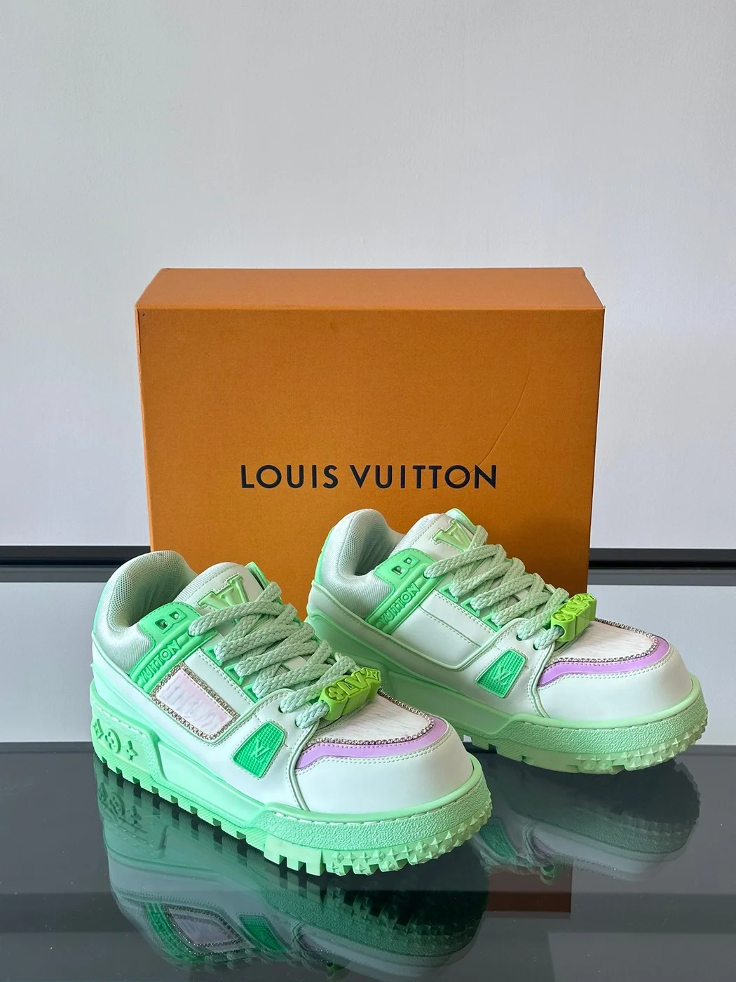 Louis Vuitton Men Light Green Leather Sneakers product view 5