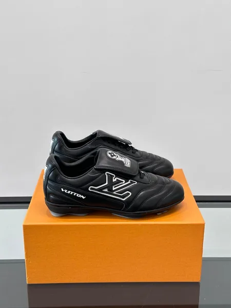 Louis Vuitton Men Black Leather Sneakers product view 1