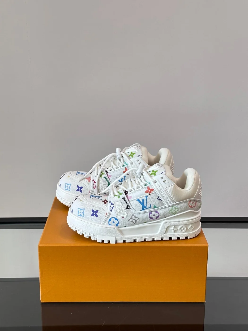 Louis Vuitton Men White Leather Multicolor Pattern Sneakers product view 3