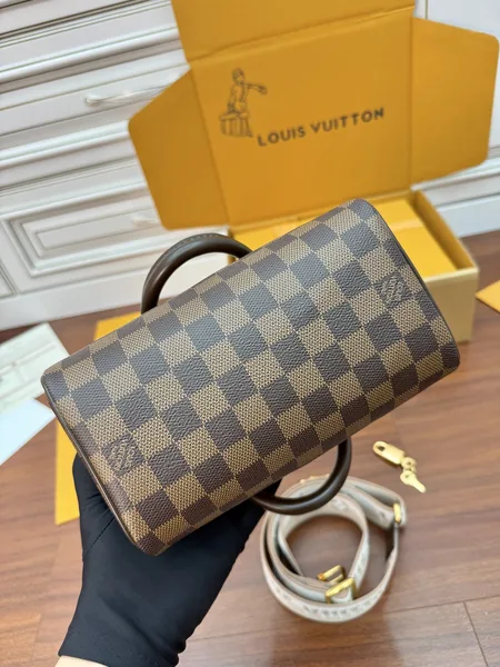 Louis Vuitton Speedy Bandoulière 20 Bag product view 5