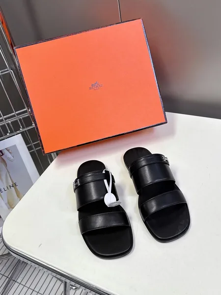 Hermès Women Black Leather Flat Sandals product view 1