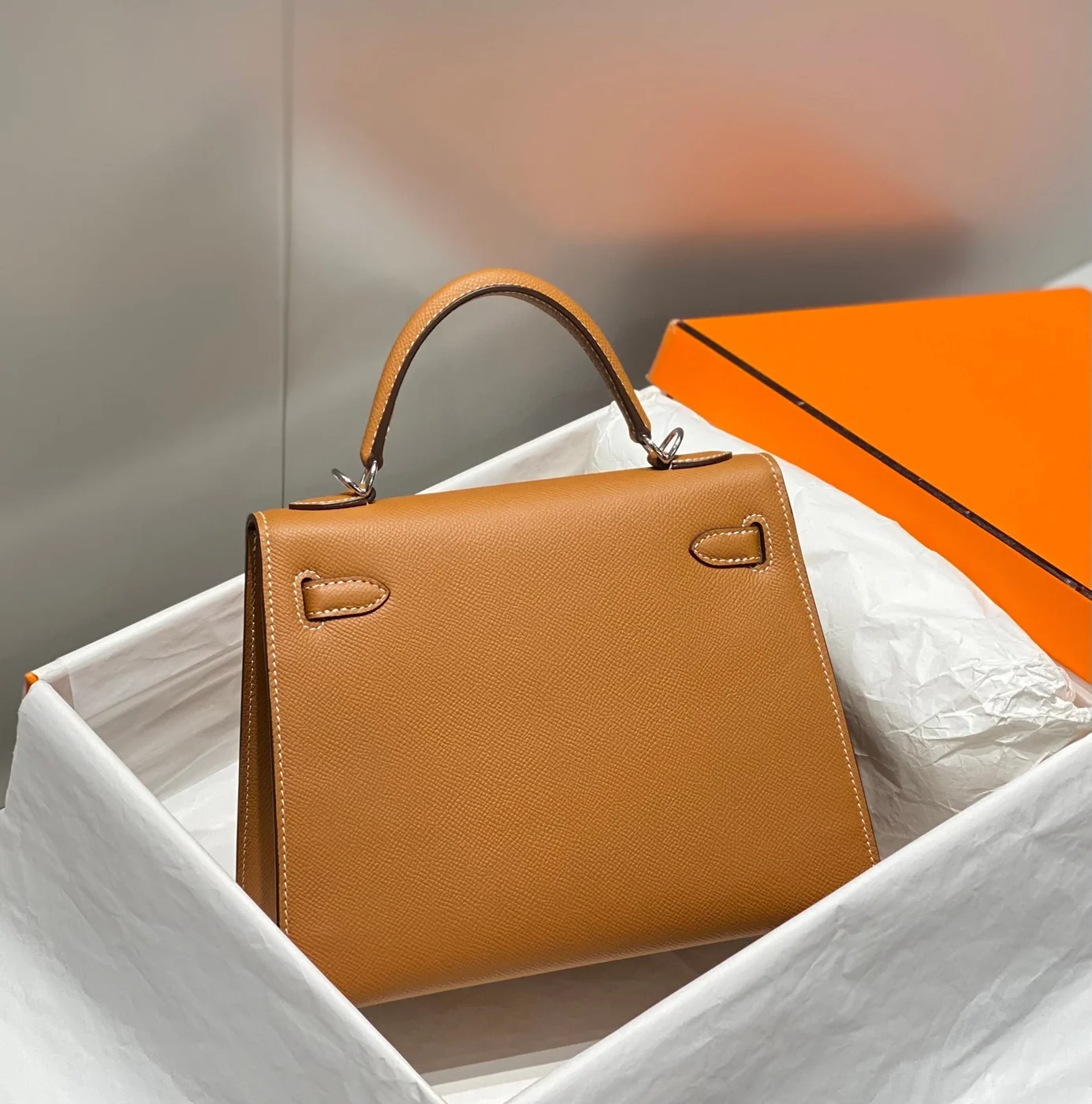 Hermès 25 cm In Gold Epsom Silver Hardware Bag product view 4