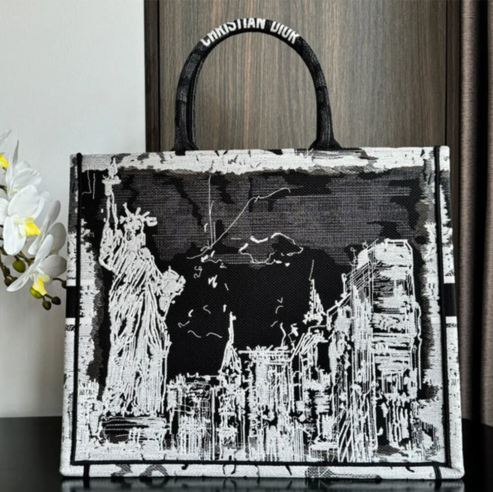 Dior Medium Dior Book Tote product view 5