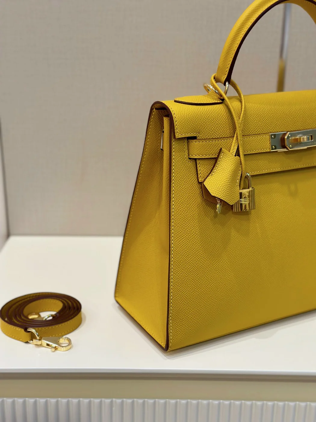 Hermès Kelly 25 Lime Fluo Yellow Epsom Gold Hardware Bag product view 2