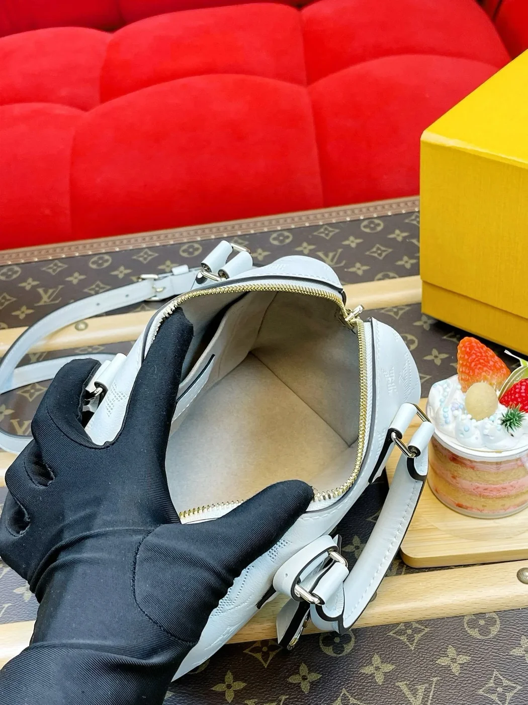 Louis Vuitton Speedy Bandoulière 20 handbag product view 4