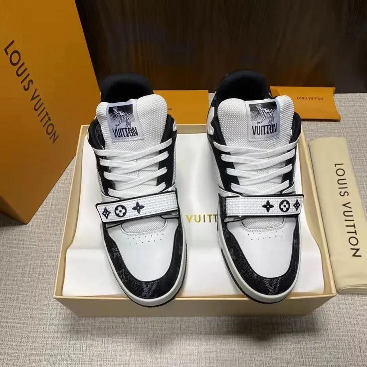 Louis Vuitton Trainer Green Sneakers product view 3