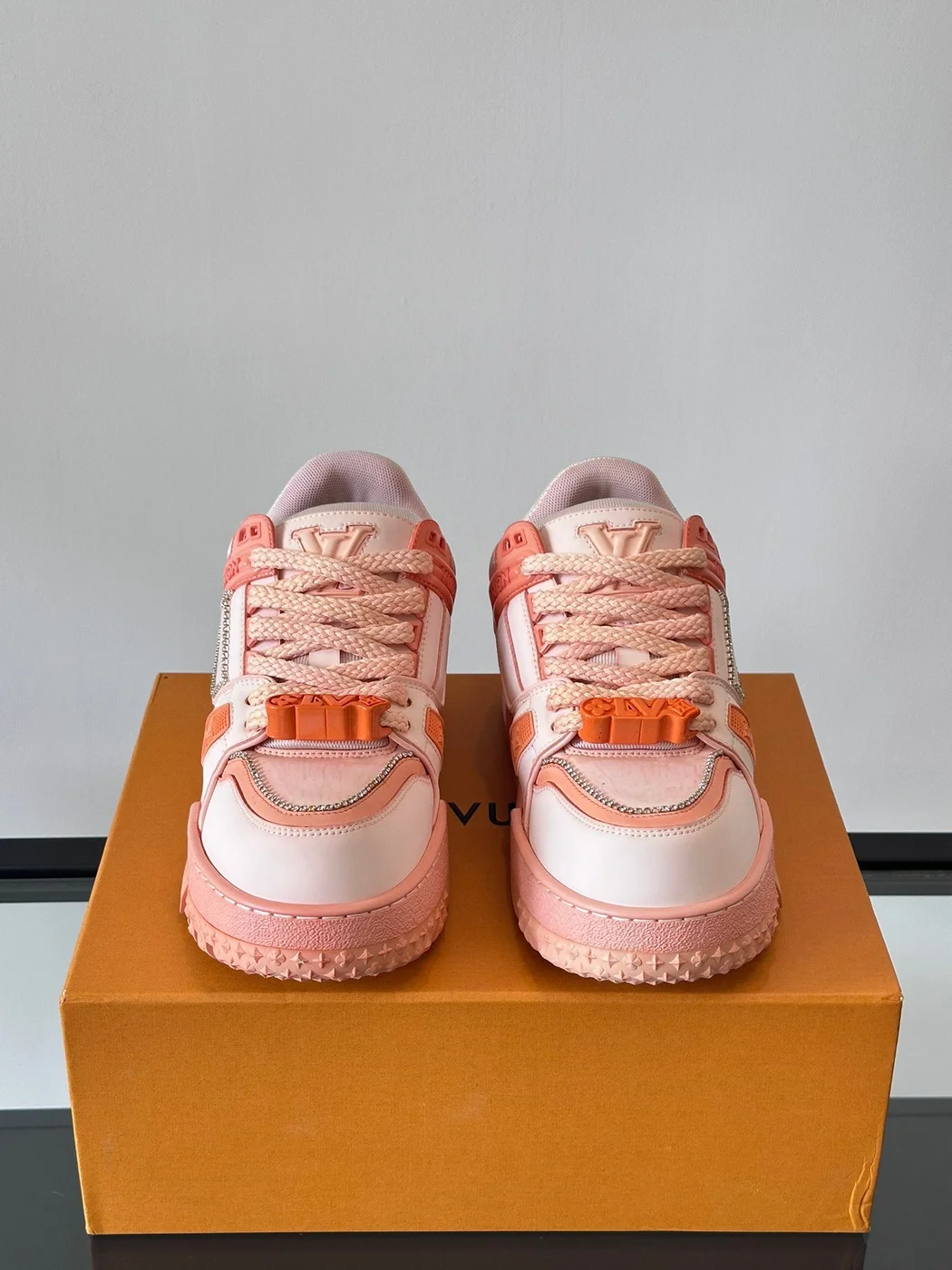Louis Vuitton Men Pink Leather And Mesh Sneakers product view 2
