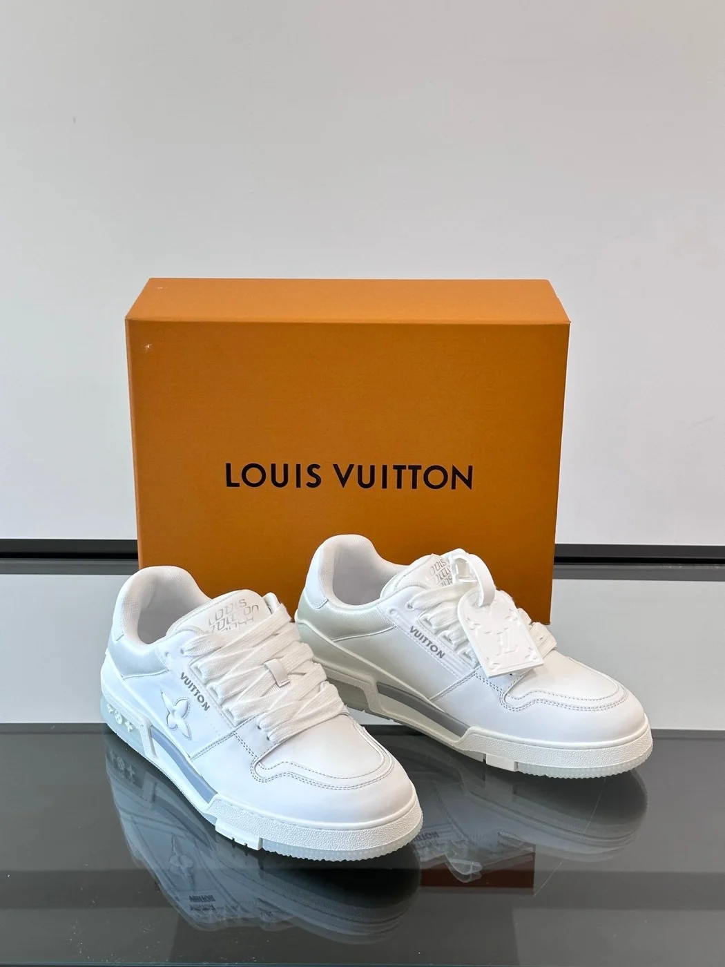 Louis Vuitton Men White Leather Sneakers product view 5