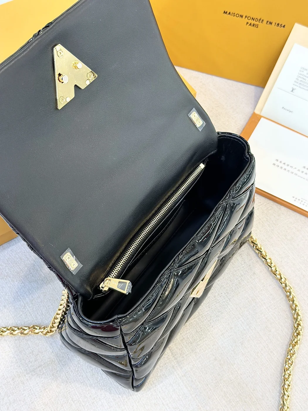 Louis Vuitton Twist Women’s Handbag Glossy Black 23 cm product view 2