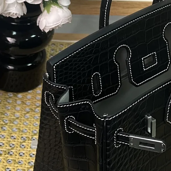 Hermès Birkin 25 cm Black Crocodile Leather Silver Hardware Bag product view 3