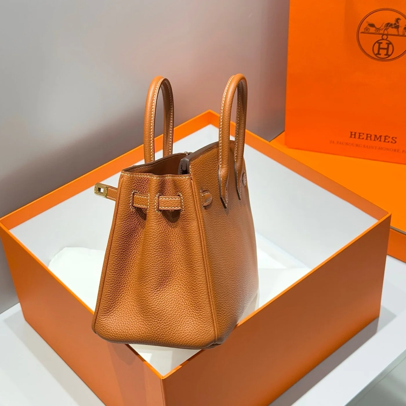 Hermès 25S Medium Birkin 25 In Burnt Orange Calfskin Gold Hardware Bag product view 3