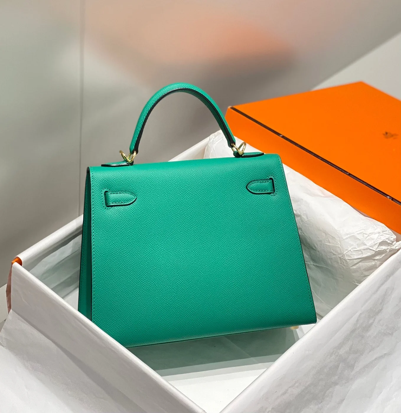 Hermès Kelly 25 cm In Vert Vertigo Epsom Gold Hardware Bag product view 3