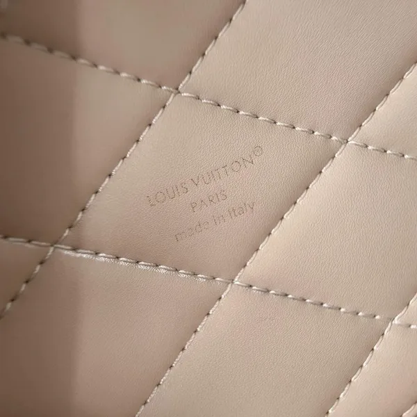 Louis Vuitton Scott M46933 Bag product view 3