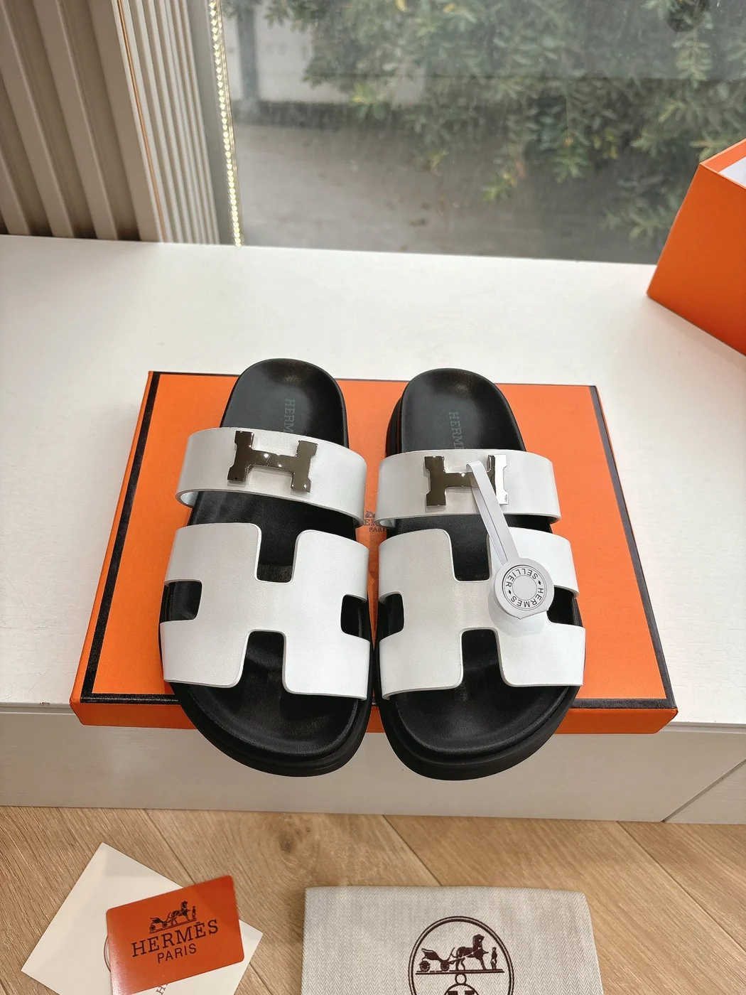 Hermès Women Designer Shoes 050 product view 1