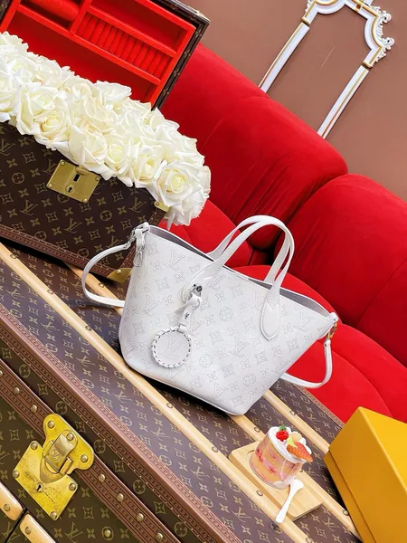Louis Vuitton Blossom PM Mahina leather 2-way shoulder bag product view 3