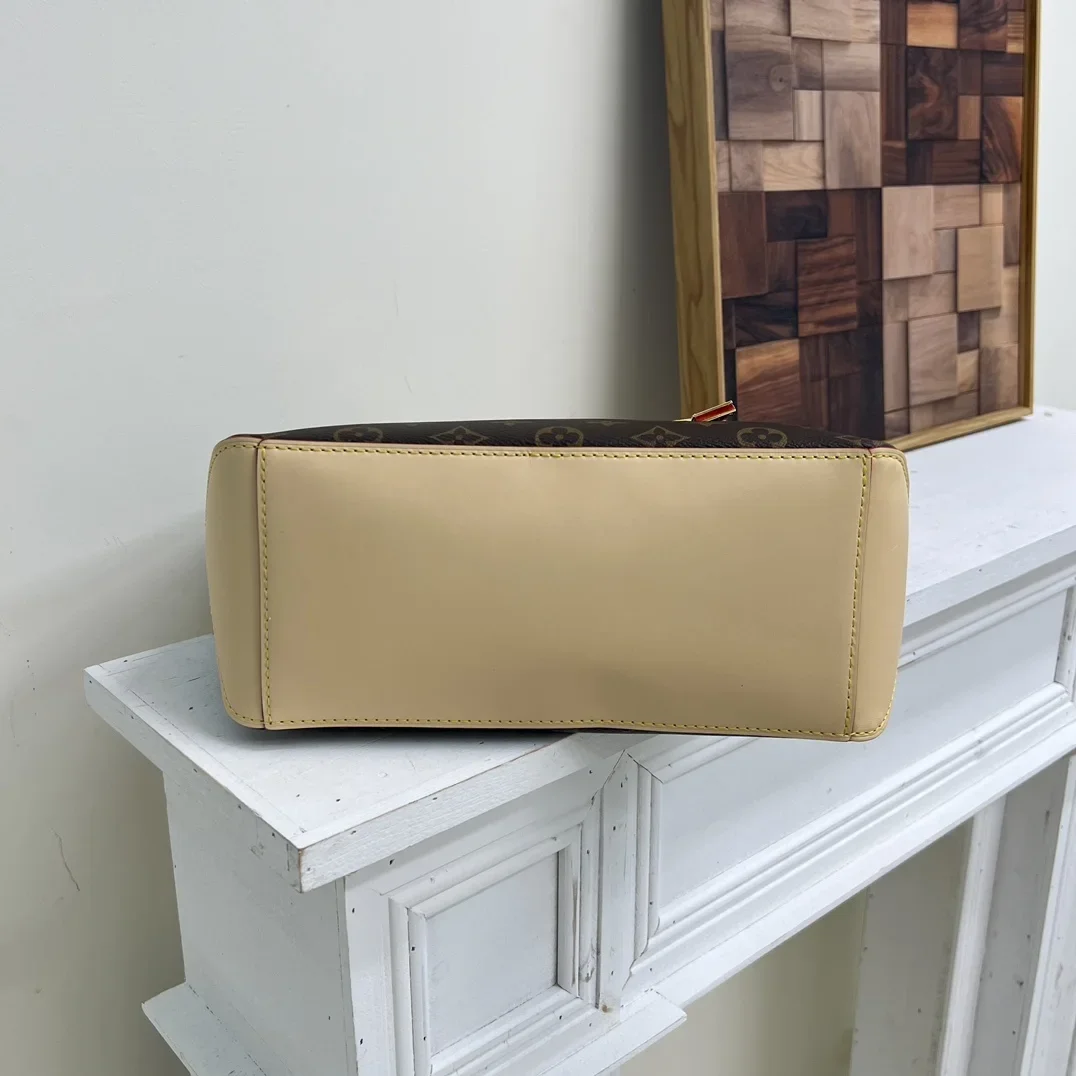 Louis Vuitton Monogram Signature Shoulder Bag product view 5