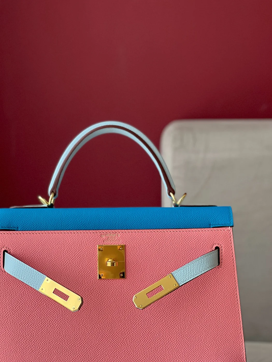 Hermès Kelly 28 Epsom Light Blue/ Electric Blue/Rose Pink Gold Hardware Bag product view 3