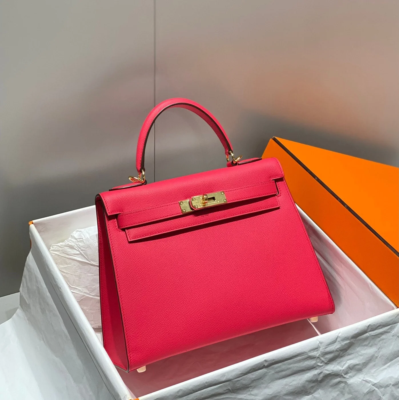 Hermès 28 cm In Rose Epsom Gold Hardware Bag product view 2