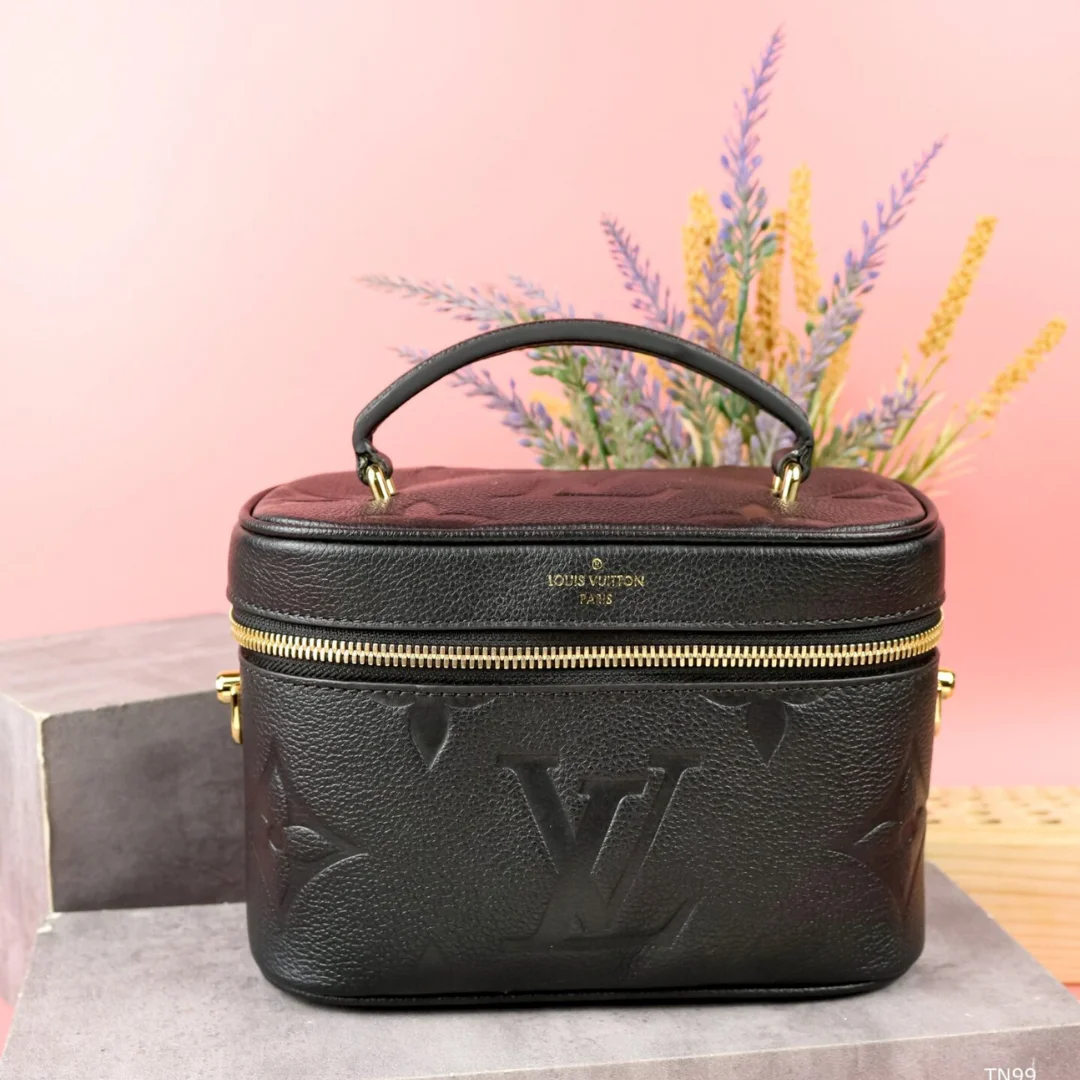 Louis Vuitton Clutch Black Box Handbag 19x13x10cm product view 1