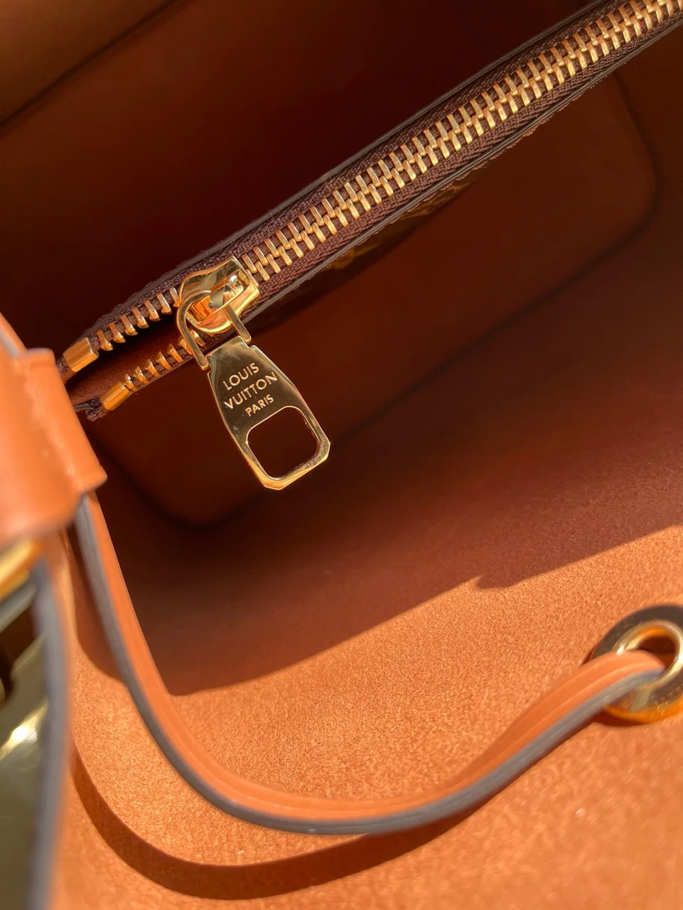 Louis Vuitton NeoNoe Monogram Pattern Handbags 26x22x27cm product view 8