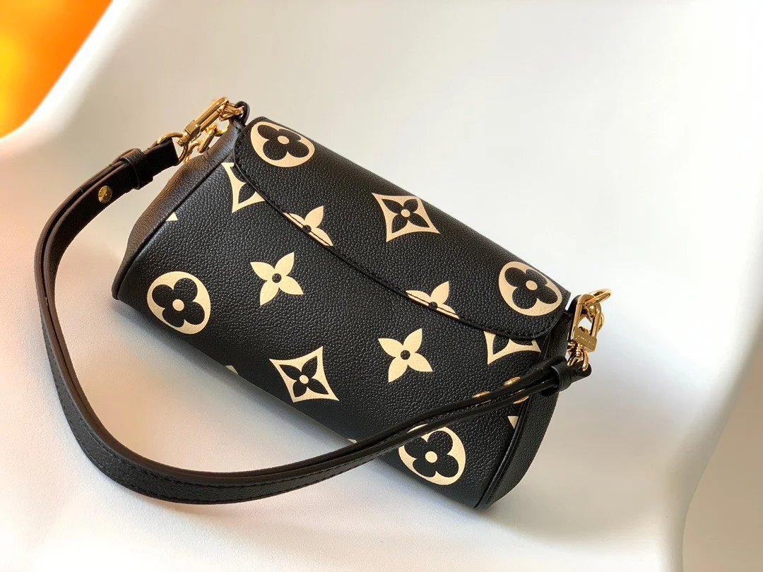 Louis Vuitton Favorite Bag 24x14cm — Black and Cream Monogram product view 2