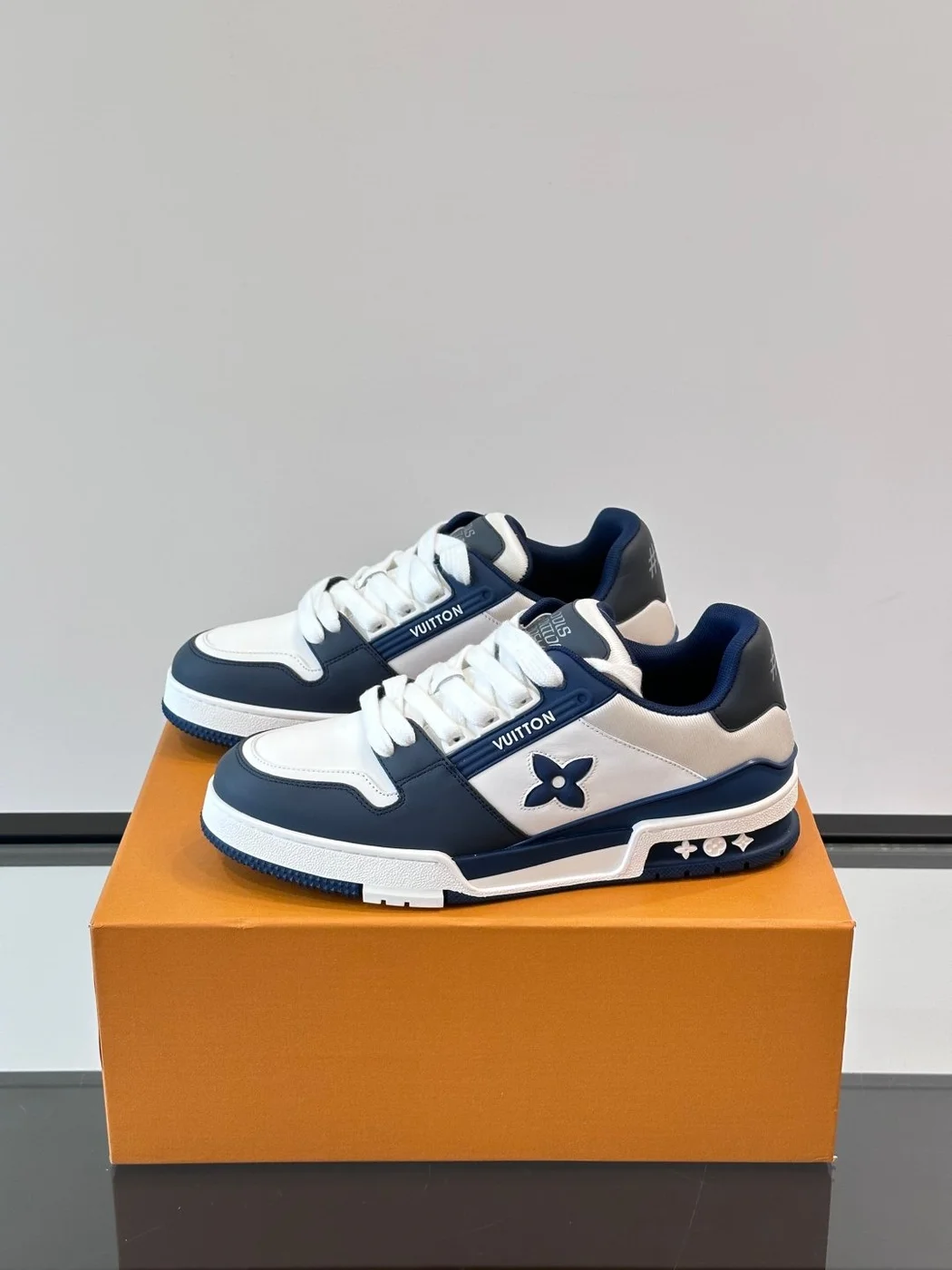Louis Vuitton Men White And Navy Leather Sneakers product view 3
