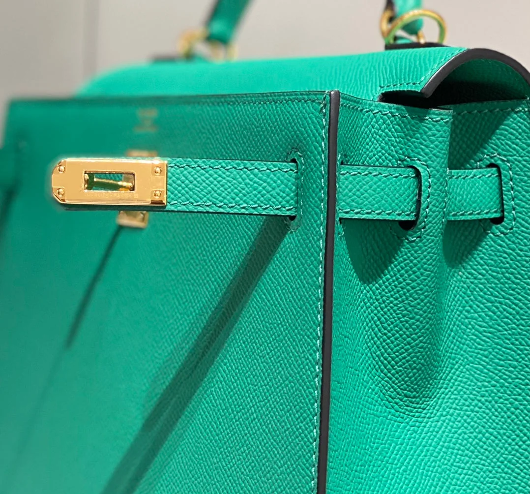 Hermès Kelly 25 cm In Vert Vertigo Epsom Gold Hardware Bag product view 6