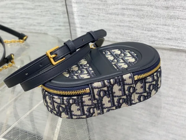 Dior branded women’s handbag with crossbody strap 18x6cm product view 3