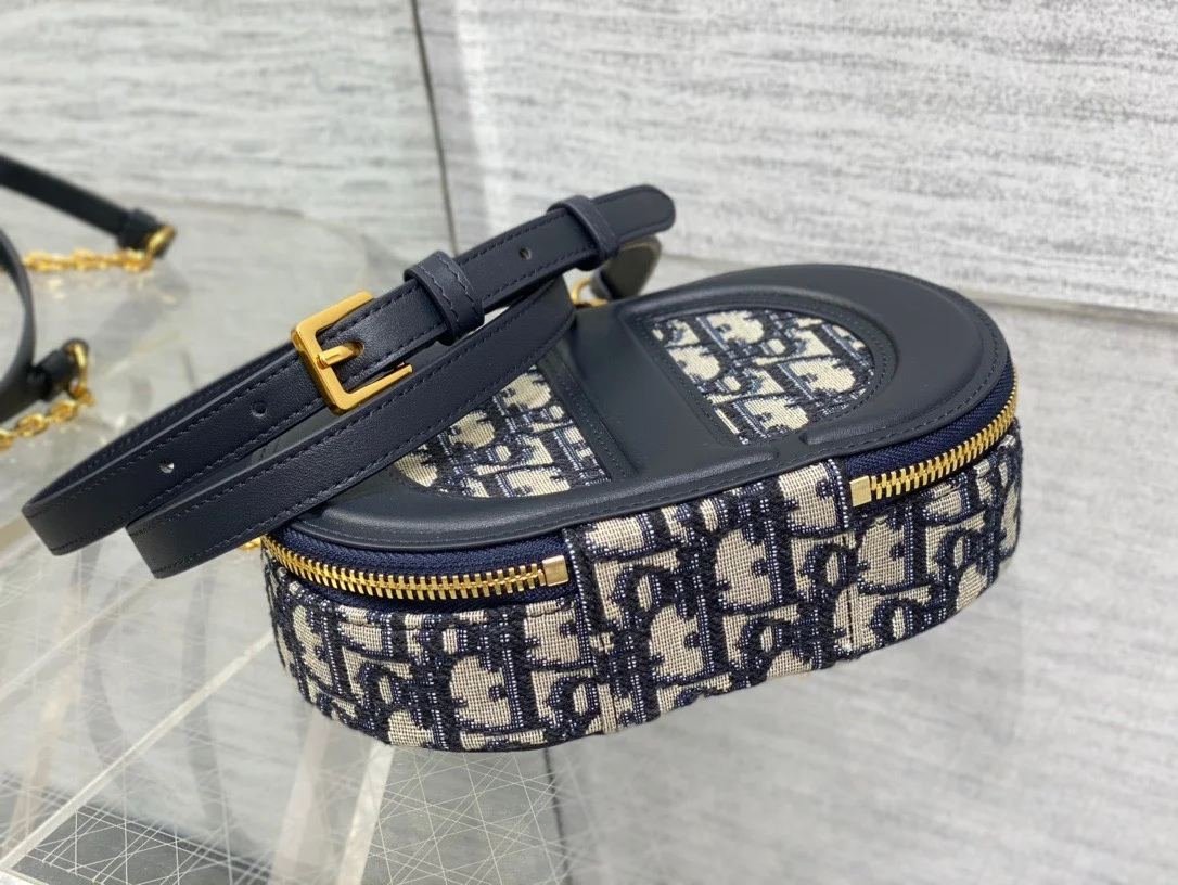 Dior branded women’s handbag with crossbody strap 18x6cm product view 3