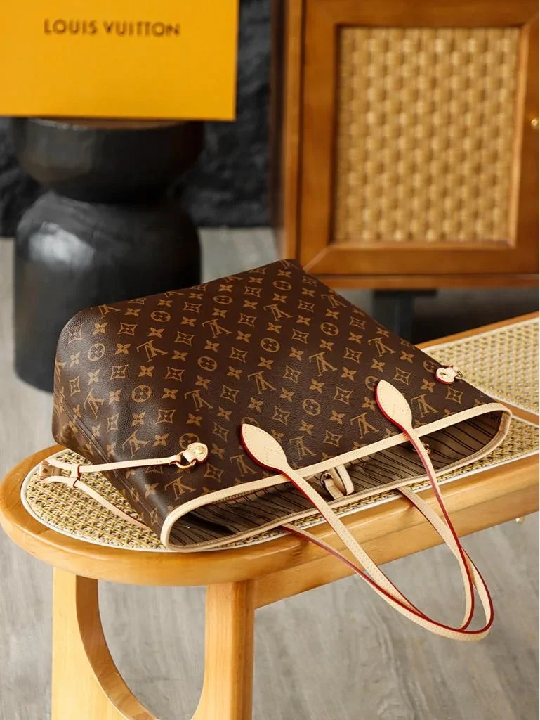 Louis Vuitton Neverfull tote product view 5