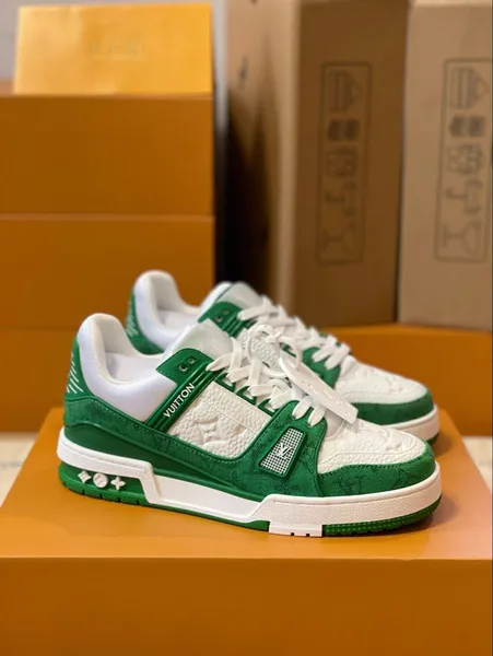 Louis Vuitton Trainer product view 5
