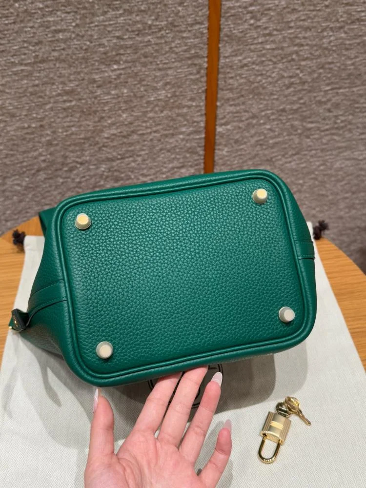 Hermès Togo leather green with gold hardware 18 cm Bag product view 4