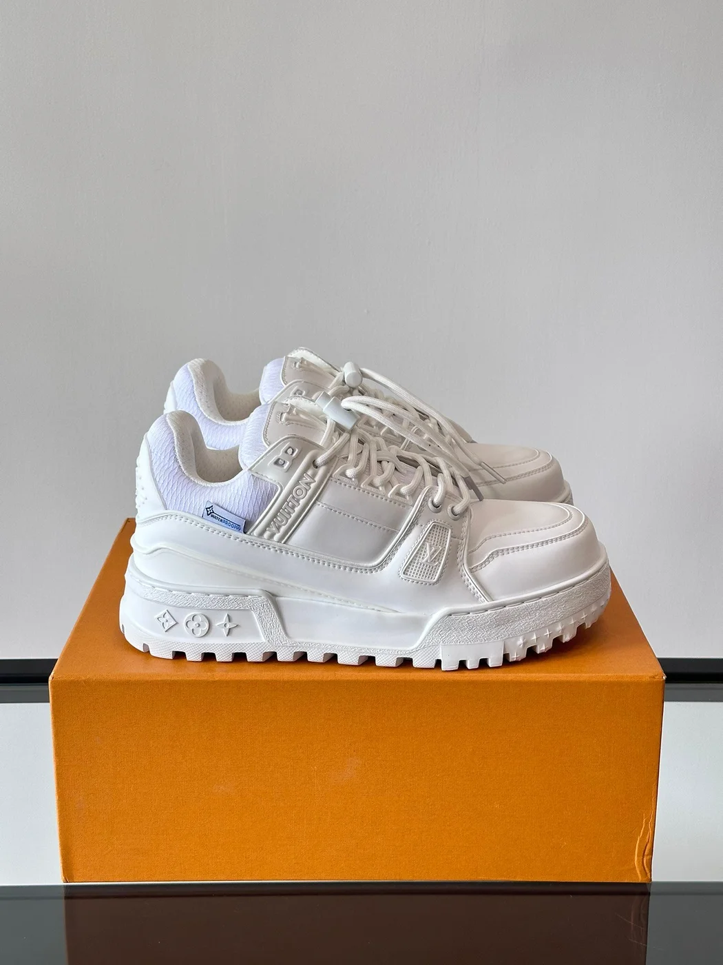 Louis Vuitton Men White Leather Sneakers product view 1