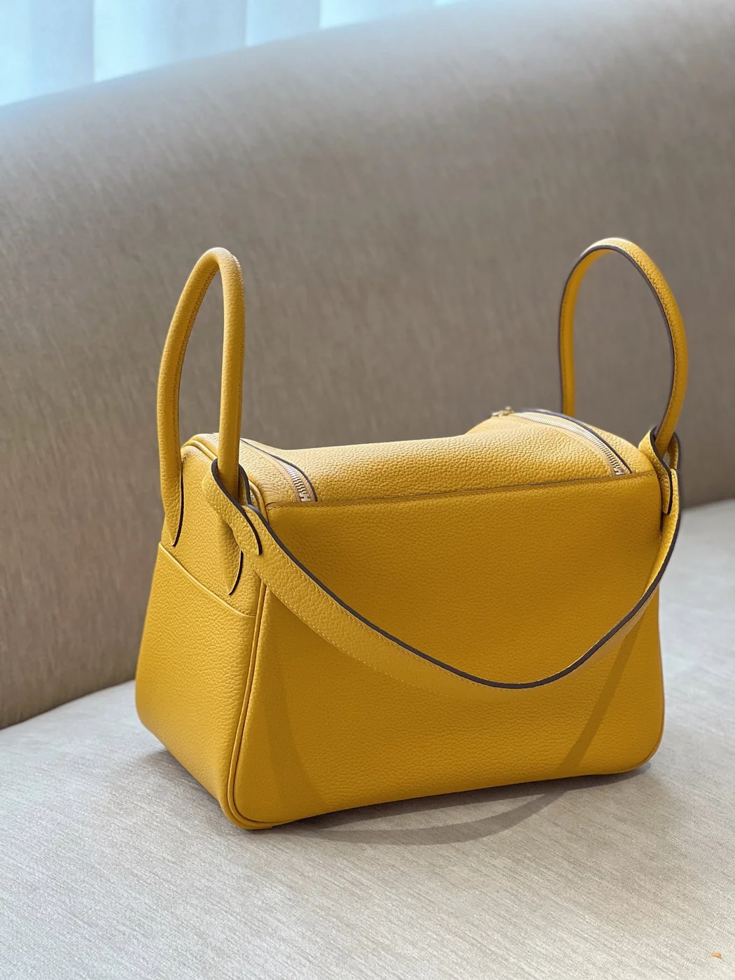 Hermès Lindy 26 Yellow Gold Hardware Bag product view 5
