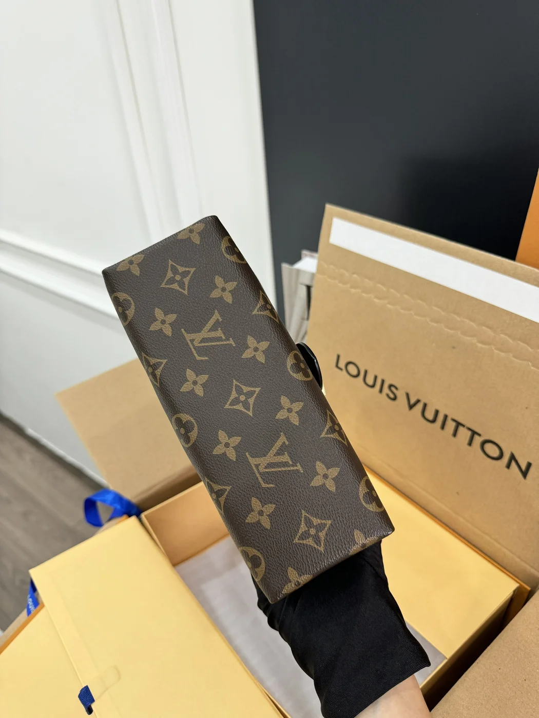Louis Vuitton Locky BB Monogram Mix Black Brown Handbags 20×7.5x16cm product view 4