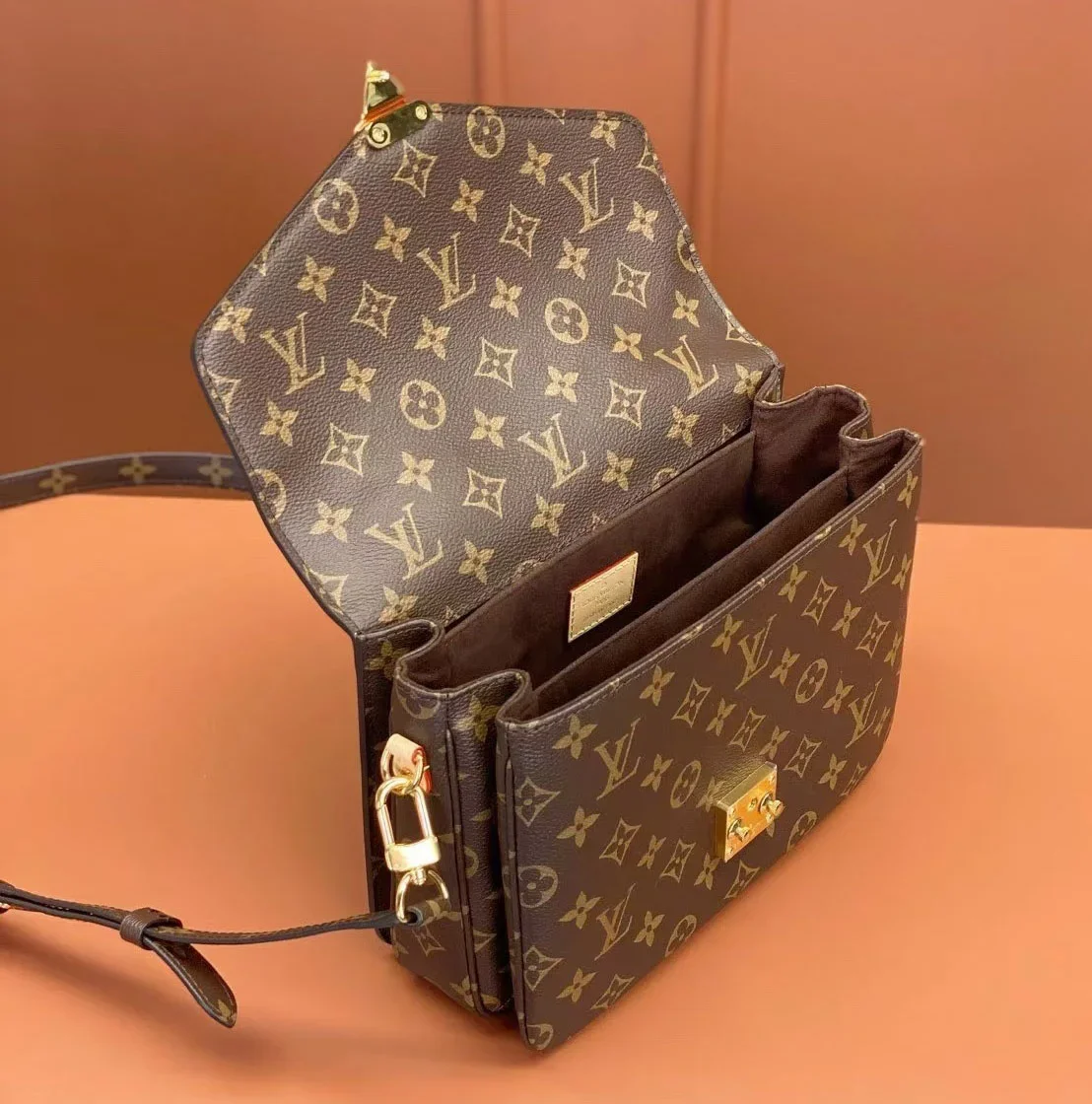 Louis Vuitton Pochette Métis Canvas Bag product view 5