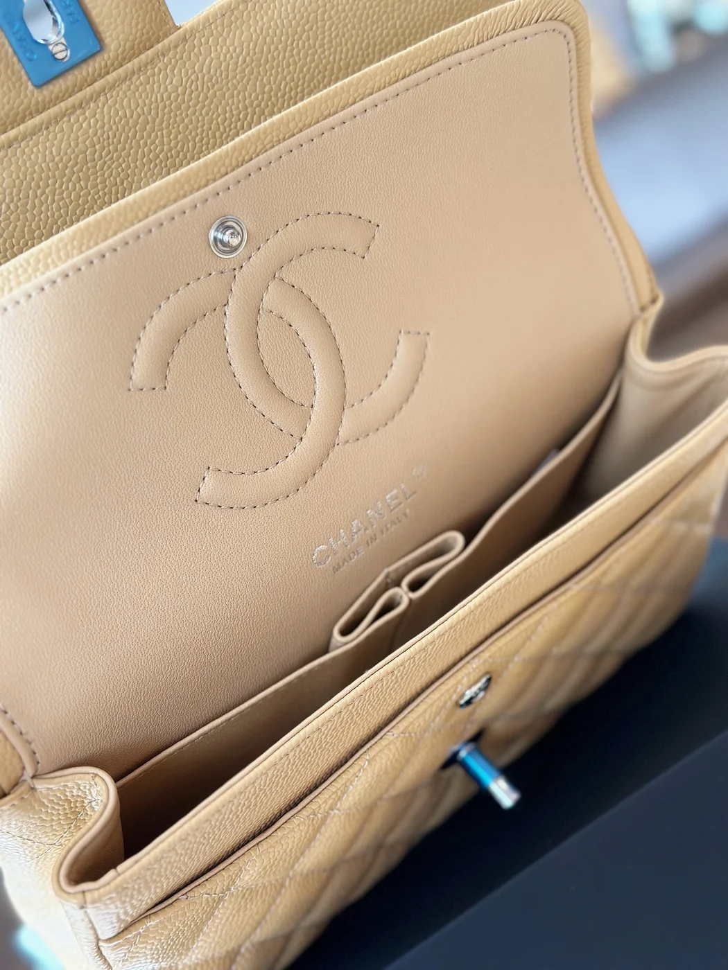 Chanel Classic Handbags Beige Leather With Lizard Skin 23 cm product view 3