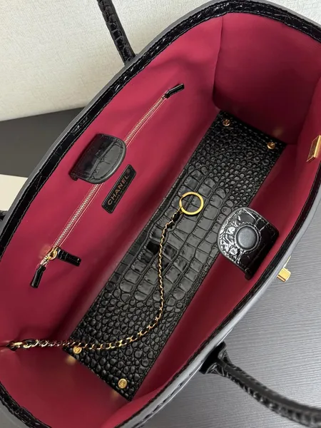 Chanel Tote Bag Crocodile Embossed Calfskin SS26 Collection product view 7