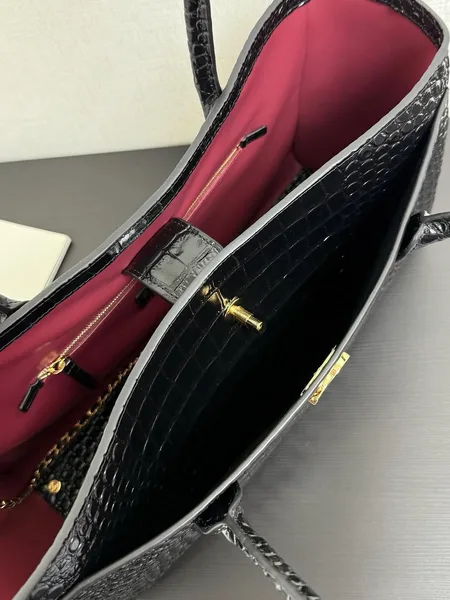 Chanel Tote Bag Crocodile Embossed Calfskin SS26 Collection product view 6