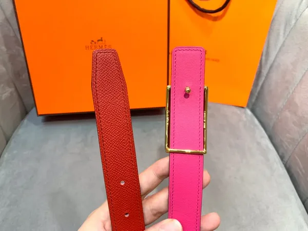Hermès Red/Bright Pink Reversible Belt with Gold-Tone Horse-and-Carriage Buckle product view 7
