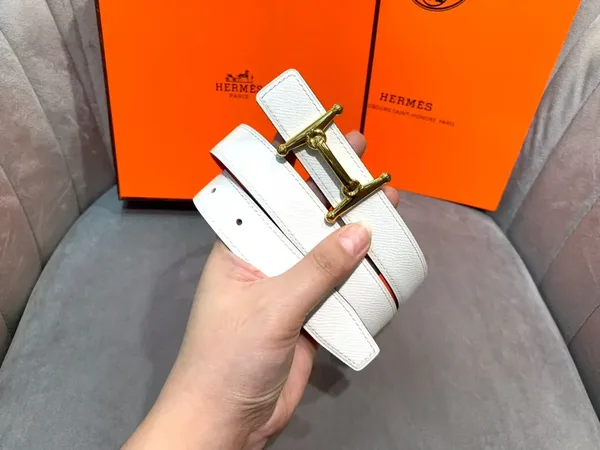 Hermès White/Red Reversible Belt with Gold-Tone Stirrup-Style H Buckle product view 6