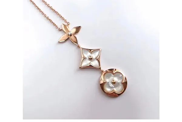 Louis Vuitton Three-Blossom Pearlescent Pendant Necklace White Inlay and Rose-Tone product view 3