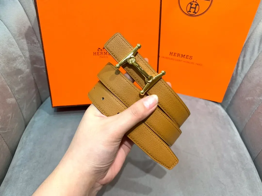 Hermès Tan/Black Reversible Belt with Gold-Tone Stirrup-Style H Buckle product view 6