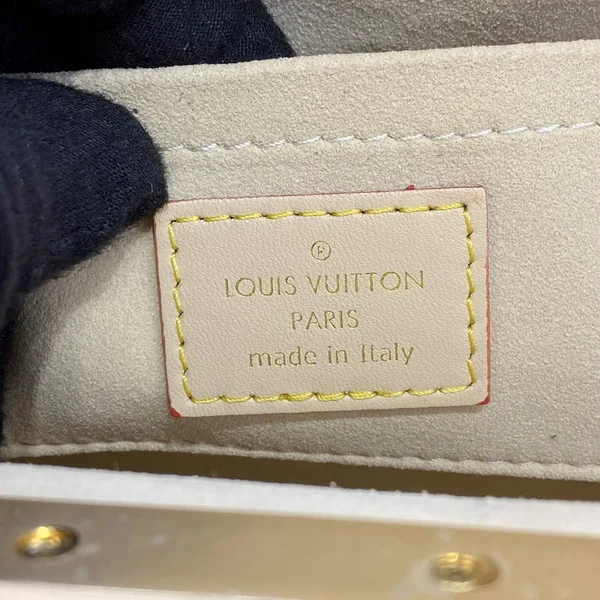 Louis Vuitton M46544 Monogram Clutch product view 8